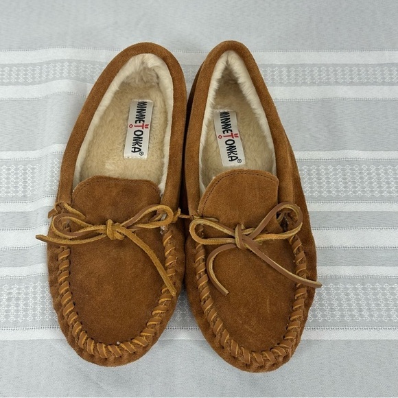 Minnetonka size 8 Rust Brown Suede Faux Sherpa Lined Moccasins - Picture 2 of 9